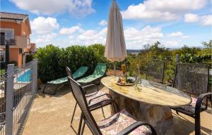 Balkón nebo terasa v ubytování Cozy Apartment In Sveti Vid-Miholjice + 22 fotografií