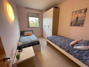 A bed or beds in a room at Alquiler Vacacional Salou W&S