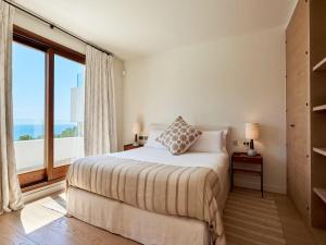 Ένα ή περισσότερα κρεβάτια σε δωμάτιο στο Villa in Ibiza near Sol den Serra Beach