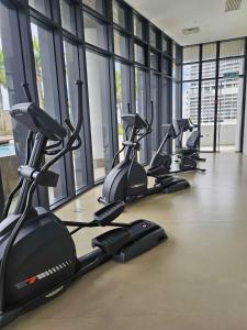 Fitness centrum a/nebo fitness zařízení v ubytování Almas Suites Puteri Harbour 1 Bedroom with Balcony by 9 Sands