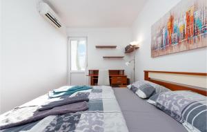 Posteľ alebo postele v izbe v ubytovaní 1 Bedroom Cozy Apartment In Zadar