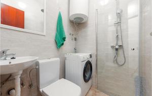 Kúpeľňa v ubytovaní 1 Bedroom Cozy Apartment In Zadar