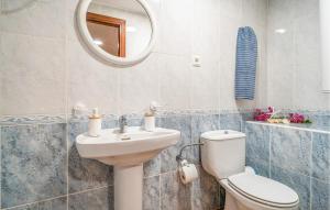 Kúpeľňa v ubytovaní 1 Bedroom Lovely Home In Jubrique + 9 fotografií