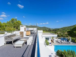 Bazén v ubytování Villa in Ibiza with Sea Views & Infinity Pool nebo v jeho okolí