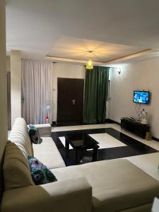 Μια τηλεόραση ή/και κέντρο ψυχαγωγίας στο Miraph Apartment II