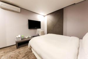 TV/trung tâm giải trí tại The Oreun Echae Hotel +14 ảnh