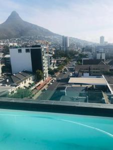 开普敦Studio的从建筑物屋顶俯瞰城市