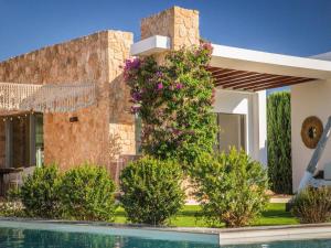 Bazén v ubytování Villa in Ibiza near Cala Conta Beach nebo v jeho okolí