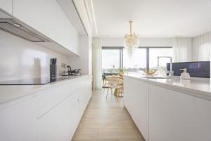 Η κουζίνα ή μικρή κουζίνα στο Campana Garden 52