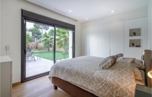 Postel nebo postele na pokoji v ubytování Amazing Home In Dehesa De Campoamor