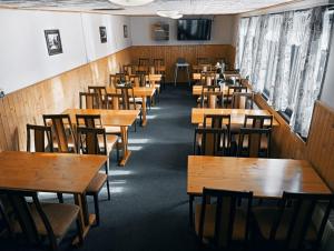 Reštaurácia alebo iné gastronomické zariadenie v ubytovaní Penzion Villa