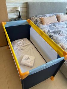 A bed or beds in a room at Alquiler Vacacional Salou W&S