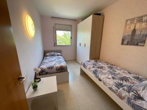 A bed or beds in a room at Alquiler Vacacional Salou W&S