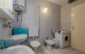 Kúpeľňa v ubytovaní 1 Bedroom Nice Home In Korcula