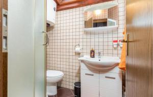 Kúpeľňa v ubytovaní Beautiful Home In Bale With Kitchen + 20 fotografií