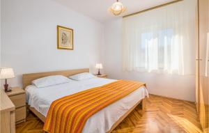 Posteľ alebo postele v izbe v ubytovaní Amazing Apartment In Baska With Wifi
