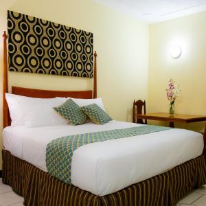 A bed or beds in a room at Jasmine Inn