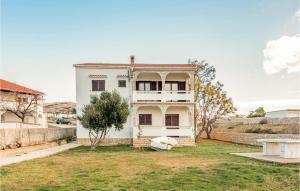 Το κτήριο όπου στεγάζεται  το διαμέρισμα +17 φωτογραφίες