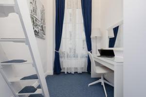 Televízia a/alebo spoločenská miestnosť v ubytovaní Spacious Apartment in the Warsaw City Center by Noclegi Renters