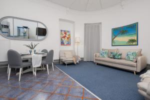 Posedenie v ubytovaní Spacious Apartment in the Warsaw City Center by Noclegi Renters + 13 fotografií
