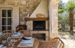 Fotografie z fotogalerie ubytování Three-Bedroom Holiday Home In Stifanici v destinaci Stifanići