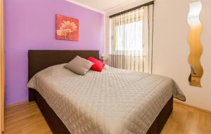 Ein Bett oder Betten in einem Zimmer der Unterkunft 1 Bedroom Amazing Apartment In Pula