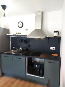 Kuchyň nebo kuchyňský kout v ubytování Appartement calme neuf équipé