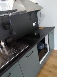 Кухня или мини-кухня в Appartement calme neuf équipé
 +14 фотографий