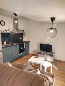 Kuchyň nebo kuchyňský kout v ubytování Appartement calme neuf équipé