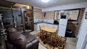a living room with a couch and a table and a kitchen at Budget Boutique in Blomtuin