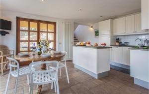 A kitchen or kitchenette at Villa Bellavista