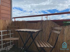 En balkon eller terrasse på Bonjour Room - 10 Min to Old Town Gdańsk,PKP & Shopping Mall