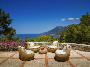 Afbeelding uit fotogalerij van Elegant villa with communal space in Banyalbufar