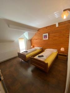 Postel nebo postele na pokoji v ubytování Forest Camp