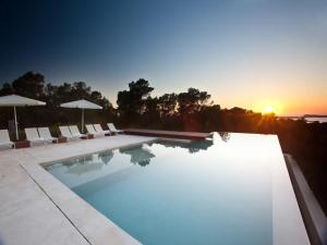 Πισίνα στο ή κοντά στο Villa in Ibiza near Beaches