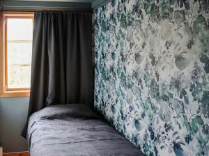 Postel nebo postele na pokoji v ubytování 5 person holiday home in FALKENBERG