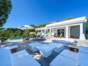 Posezení v ubytování Villa in Ibiza with Sea Views & Infinity Pool