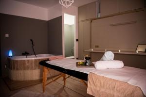 a room with a bed and a bath tub at LL Villa Sanandrei in Sânandrei +120 photos