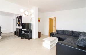 TV/Unterhaltungsangebot in der Unterkunft Four-Bedroom Apartment In Klek