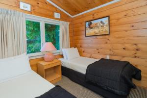 Postel nebo postele na pokoji v ubytování Oasis Beach Motel + 32 fotografií
