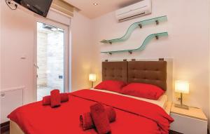 Posteľ alebo postele v izbe v ubytovaní Beautiful Apartment In Crikvenica