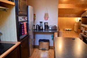 Kuchyňa alebo kuchynka v ubytovaní Appartement cosy avec lits faits à l'arrivée