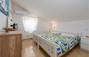 Posteľ alebo postele v izbe v ubytovaní Nice Apartment In Kosljun With Wifi