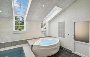 Φωτογραφία από το άλμπουμ του Beautiful Home In Blåvand With Sauna σε Blavand +25 φωτογραφίες
