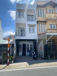 Budova, kde se aparthotel nachází