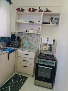 Kuchyň nebo kuchyňský kout v ubytování BMW Buxton point Apartment