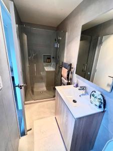 Koupelna v ubytování New town house room in Green lane