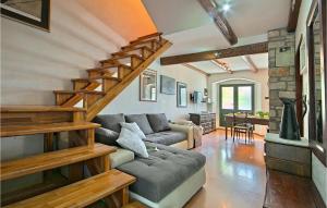 Χώρος καθιστικού στο House Ester +33 φωτογραφίες