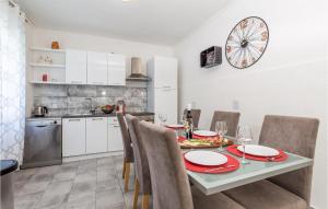 Η κουζίνα ή μικρή κουζίνα στο Gorgeous Apartment In Rijeka