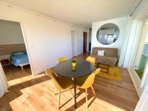 Posedenie v ubytovaní Frejus Plage - T2 -Vue mer féérique